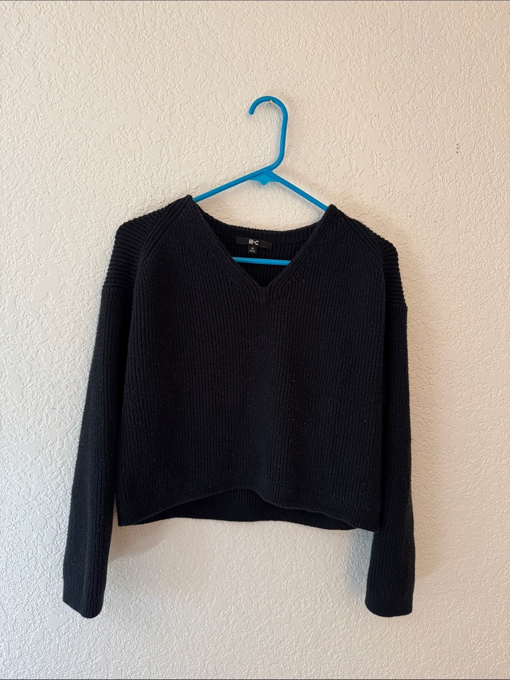 Uniqlo V-Neck Sweater - Picture 2 of 4